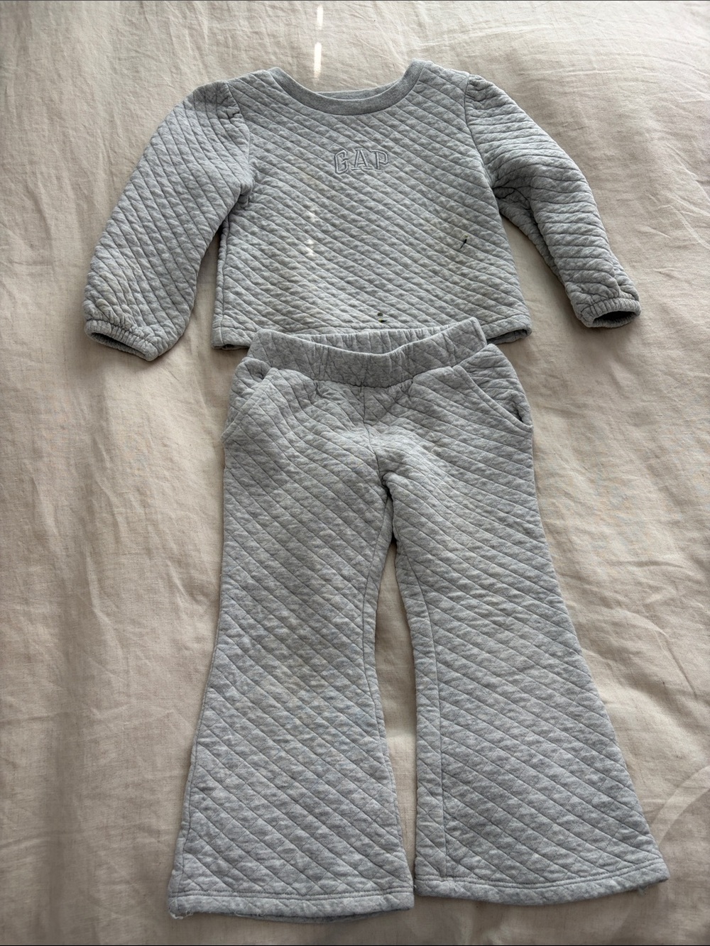 GAP kids Quilted Light Gray Sweater & Flare Pants Set
